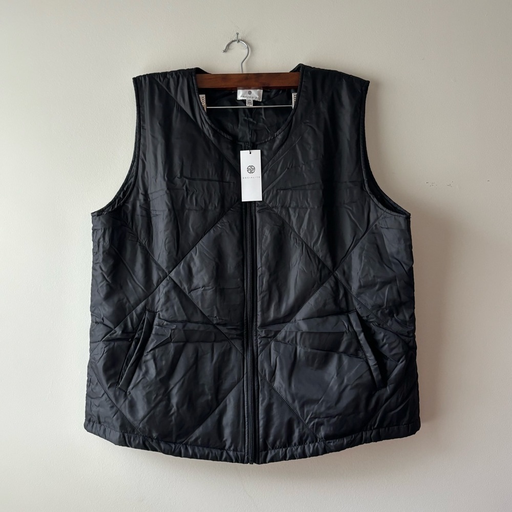 NWT Socialite black zip up vest size l/xl